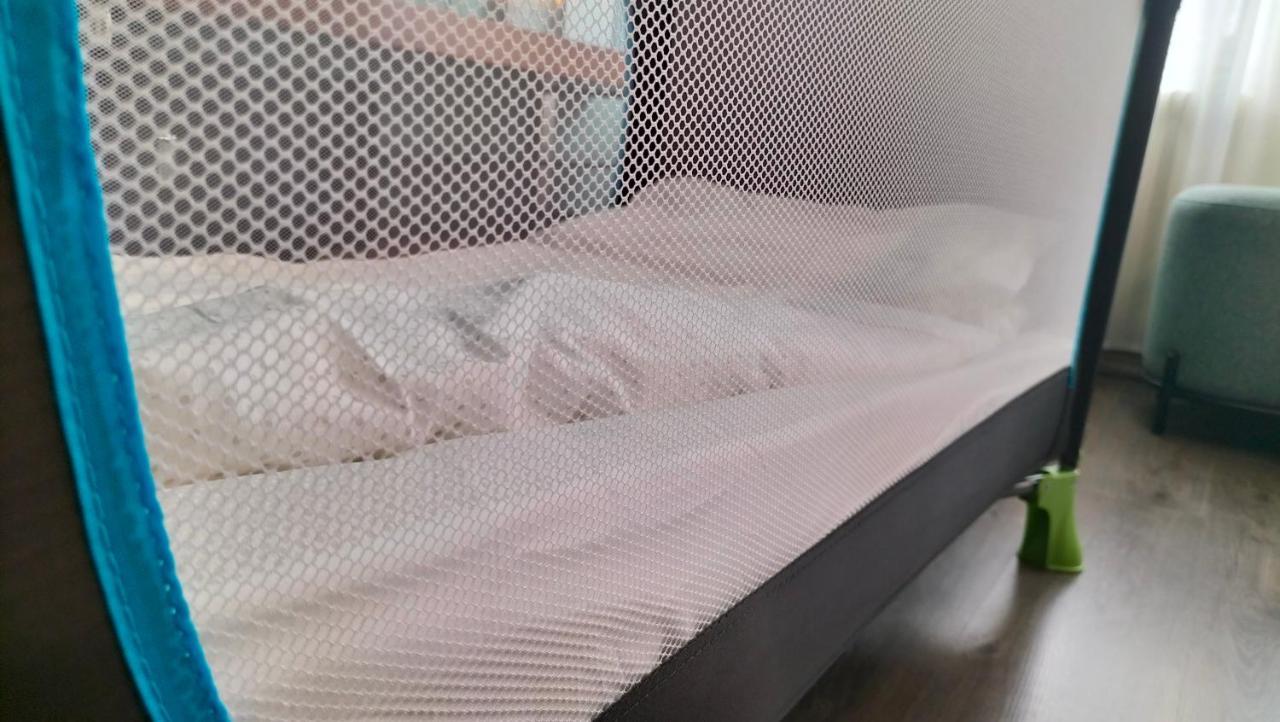 King Bed 4 People Near Basel, Switzerland, Weil Am Rhein, Loerrach, Germ'any, Near Airport Apartment *
